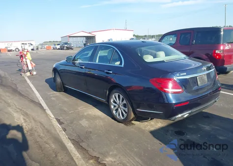 2018 Mercedes-Benz E 300 4Matic z USA, uszkodzony, nr VIN WDDZF4KB9JA362051